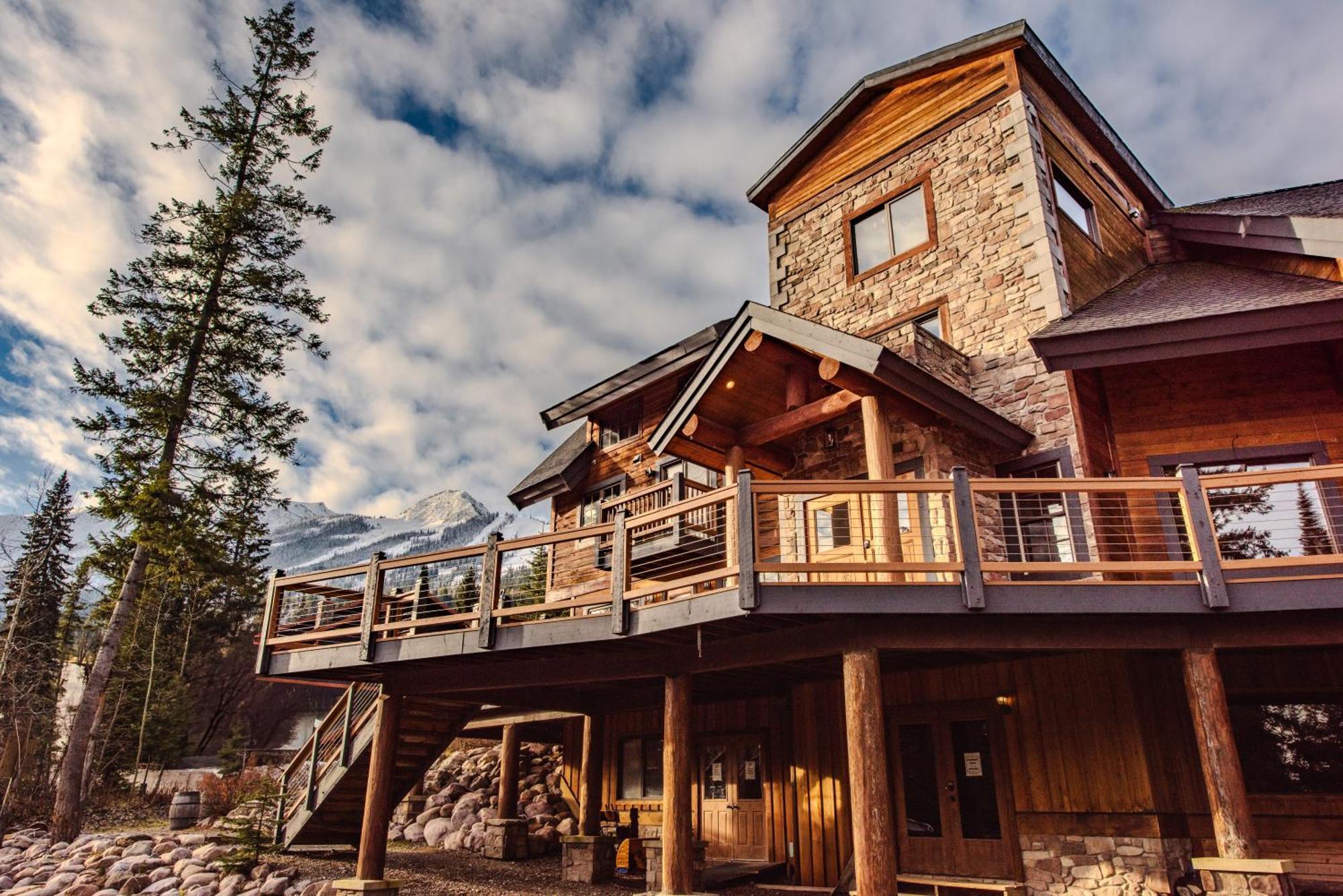 Winston Lodge Golden Exterior photo