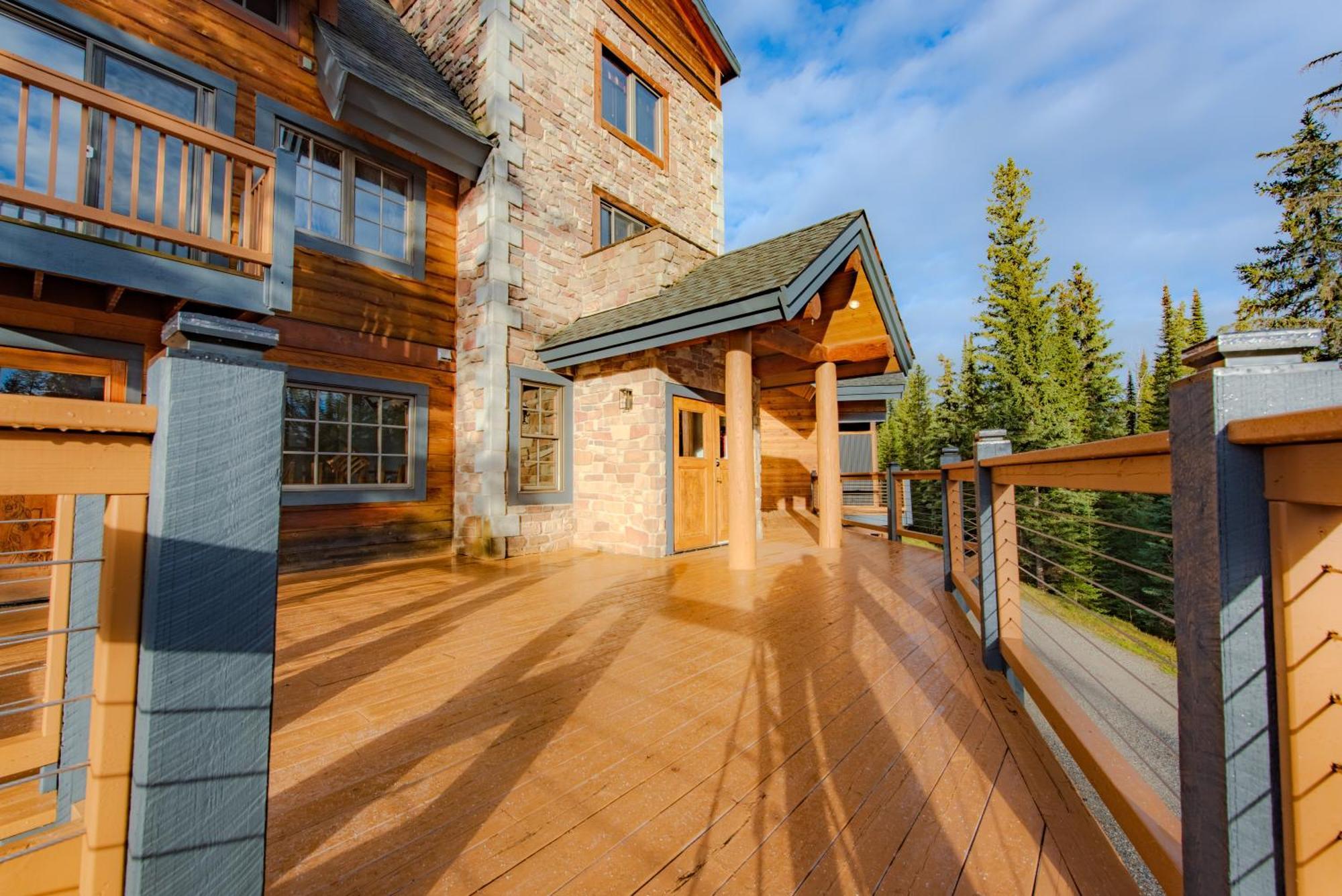 Winston Lodge Golden Exterior photo