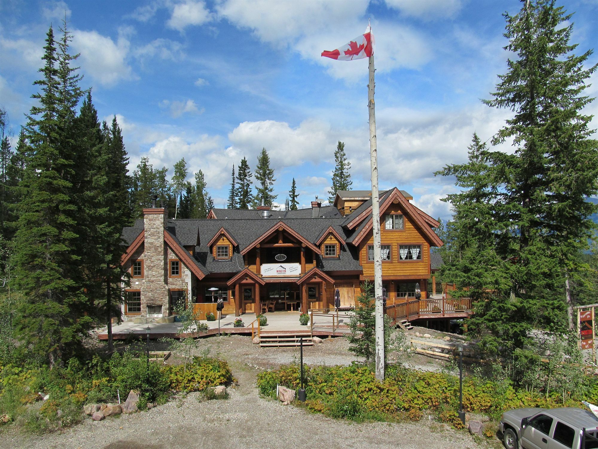 Winston Lodge Golden Exterior photo